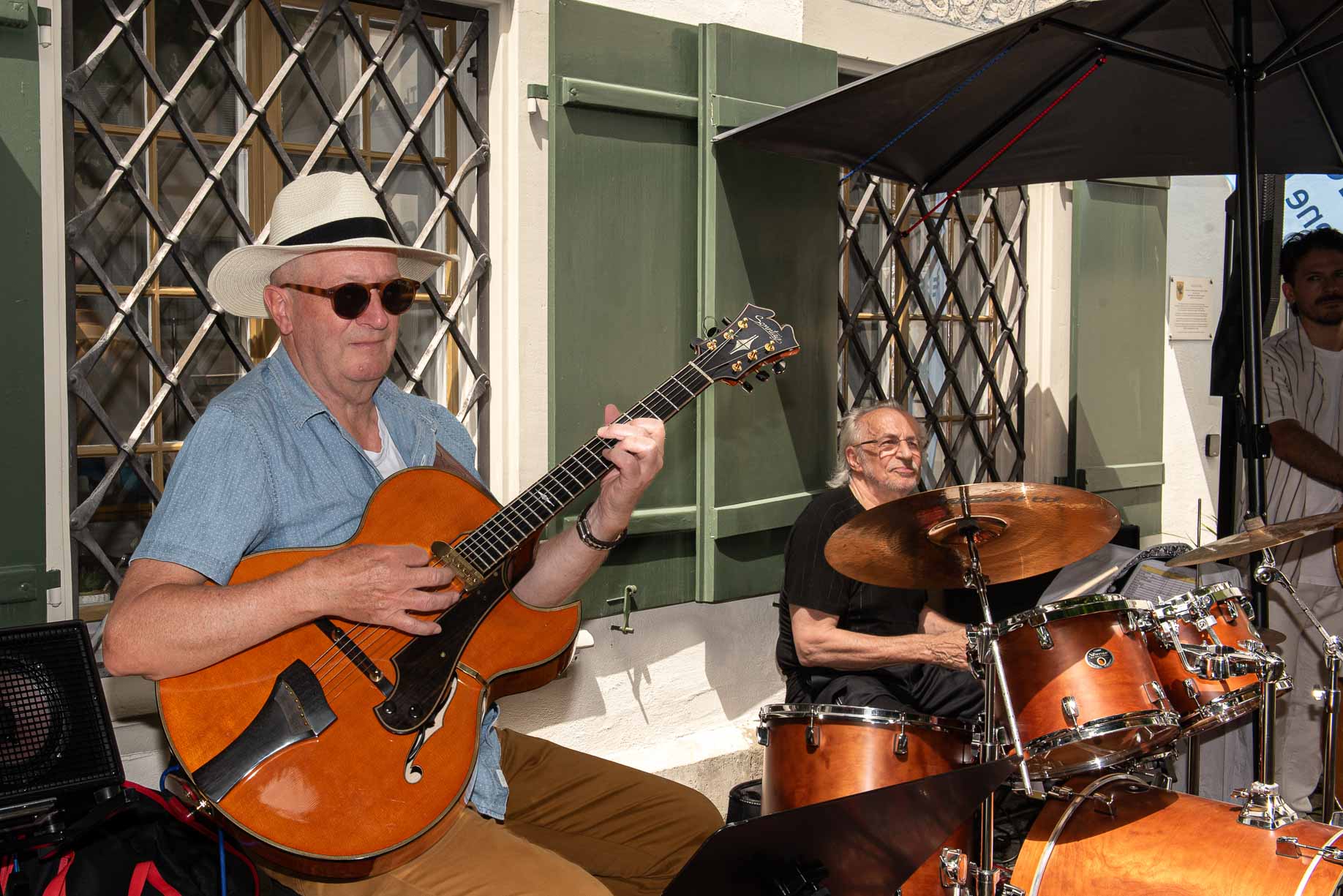 Armin Bonner an der Gitarre und Martin Hämmerle am Schlagzeug